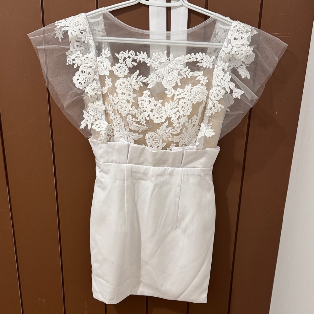 Elegant White Floral Embroidered Wedding Mini Dress